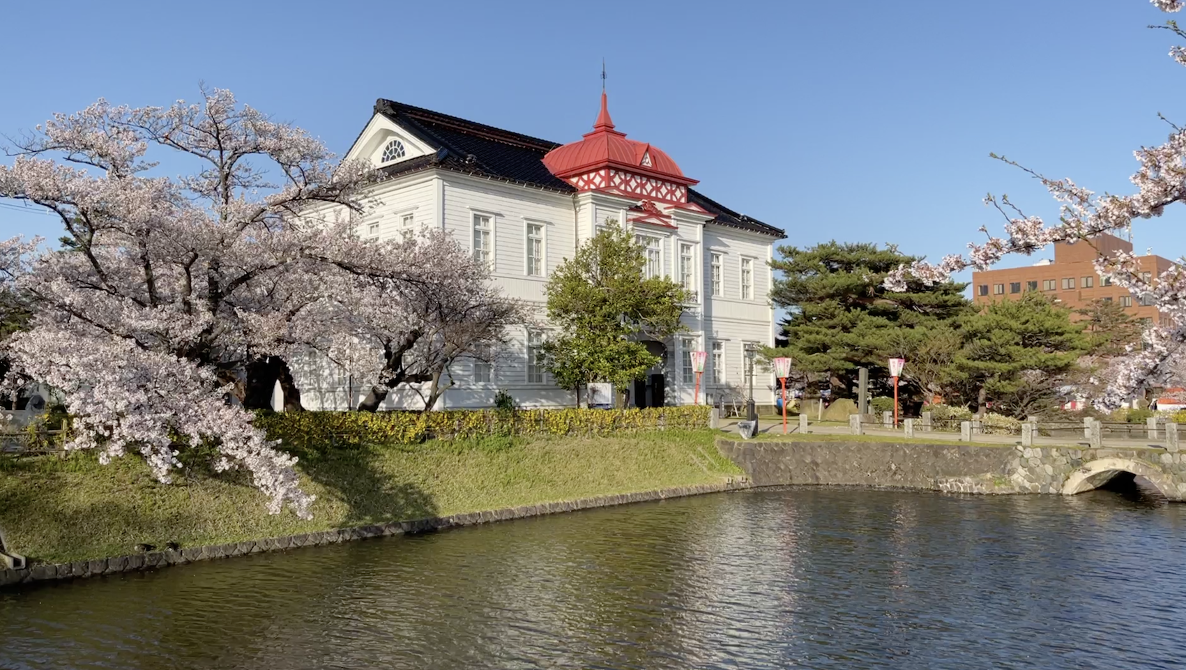 鶴ヶ岡城大宝館